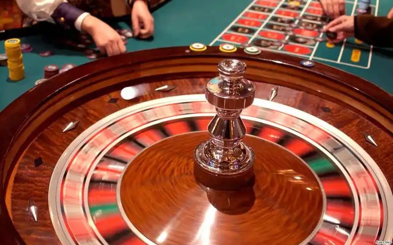 key4d alternatif mobile app interface showing football markets and live casino options